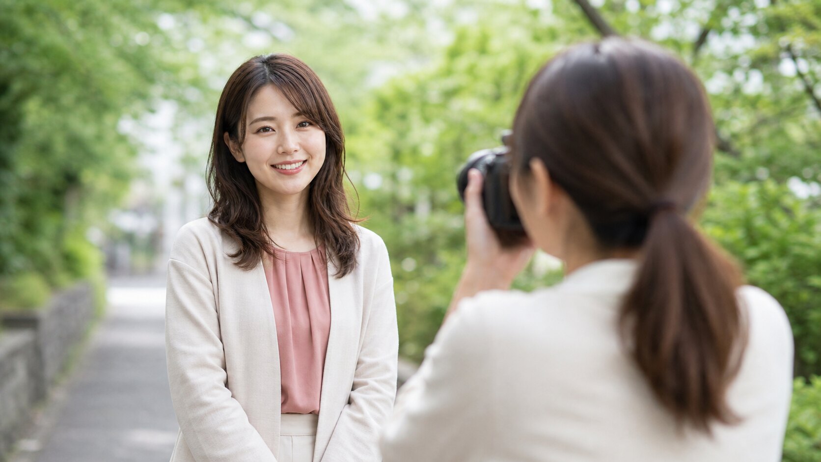 婚活写真の自然な笑顔の作り方｜硬い・作り笑いに見えないコツ